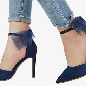 NWOT-Chic Navy Heels with Mesh Bow